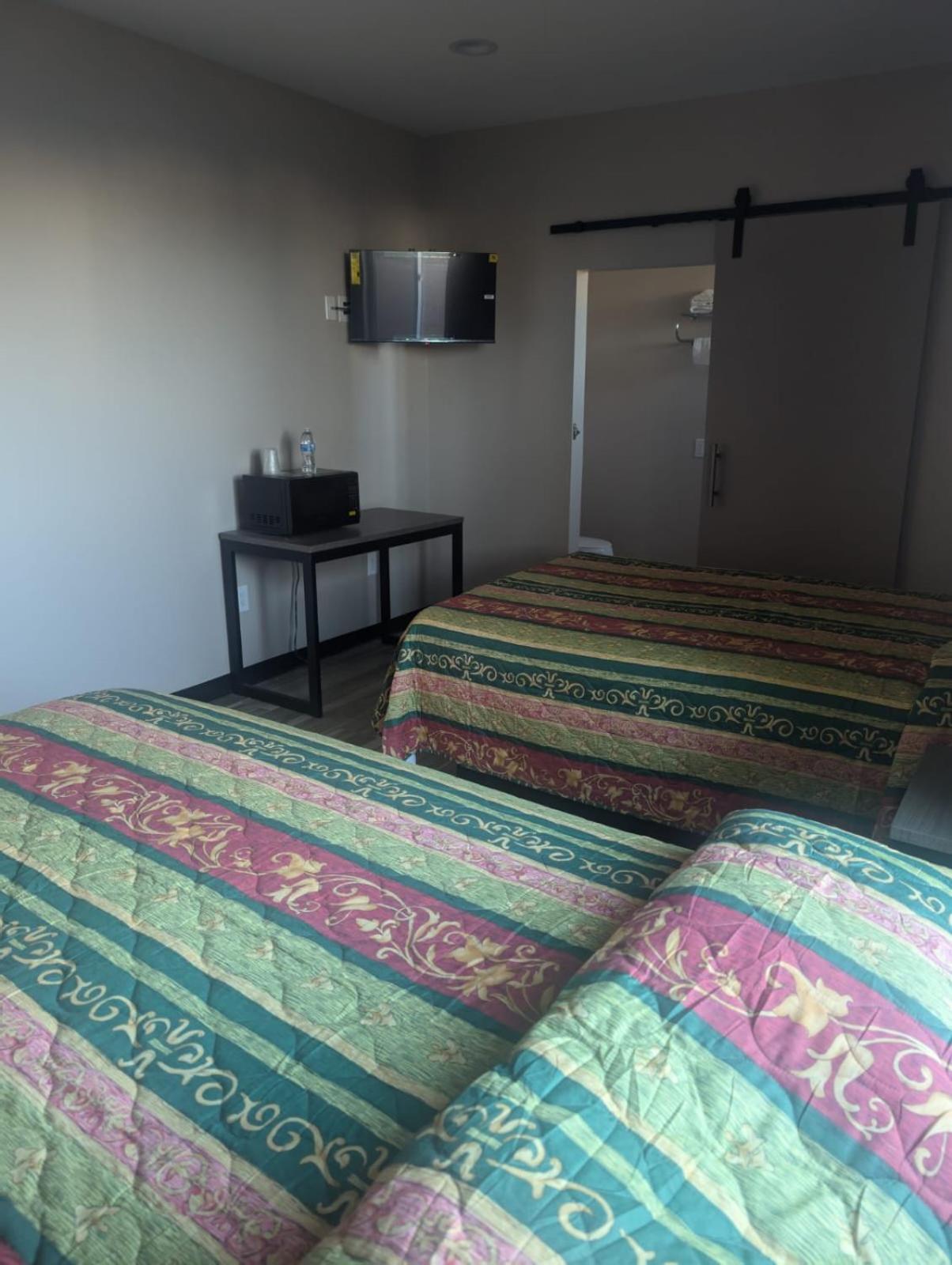 Star Inn Hotel Maywood Extérieur photo